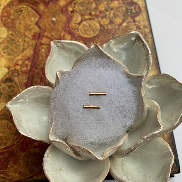 💋🆕Minimalist Gold Bar Stud Earrings - Picture 4 of 5